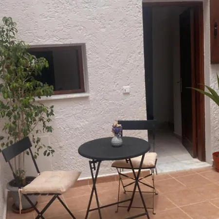 Isola 2 * עיר רודוס